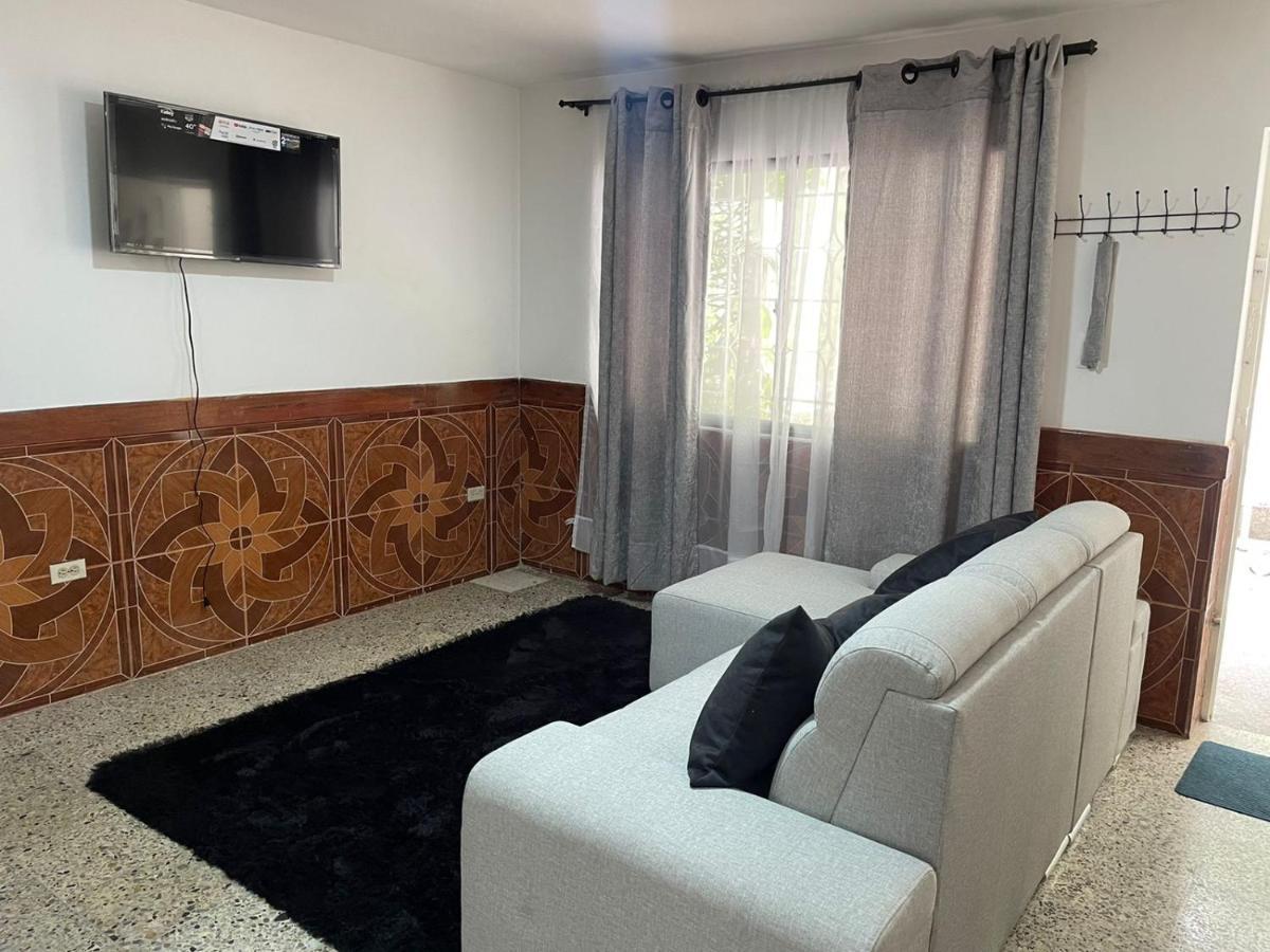 Casa Al Frente Del Pueblito Paisa Apartment Medellin Luaran gambar